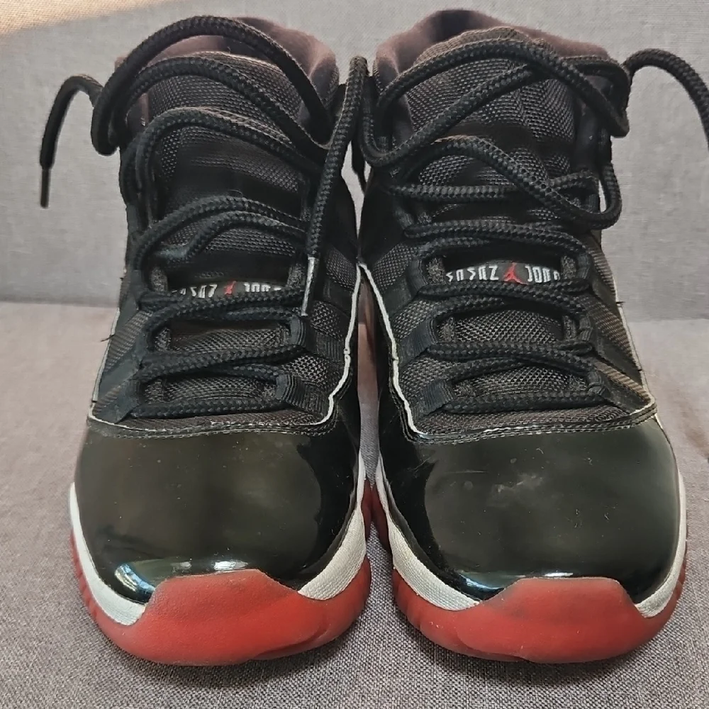 Air Jordan 11 retro Black and Red High-Top Sneakers. Men Size 9.5 - Picture 14 of 17